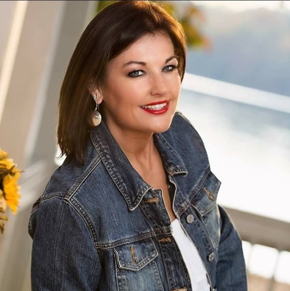 Meet your Posher, Alicia - Picture 1 of 1